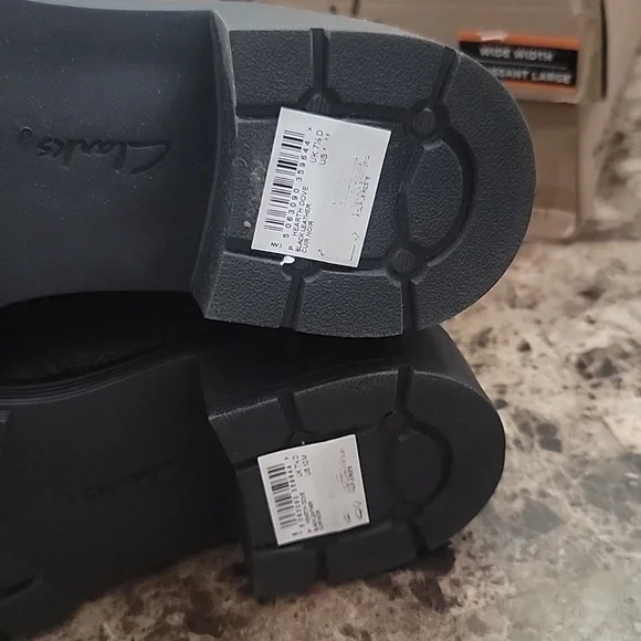 Clarks Women's Black Ankle Boots Size 10 W - Picture 5 of 8